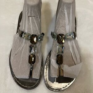 FRANCO SARTO - JEWELED METALLIC SILVER THONG SANDALS - SZ 10